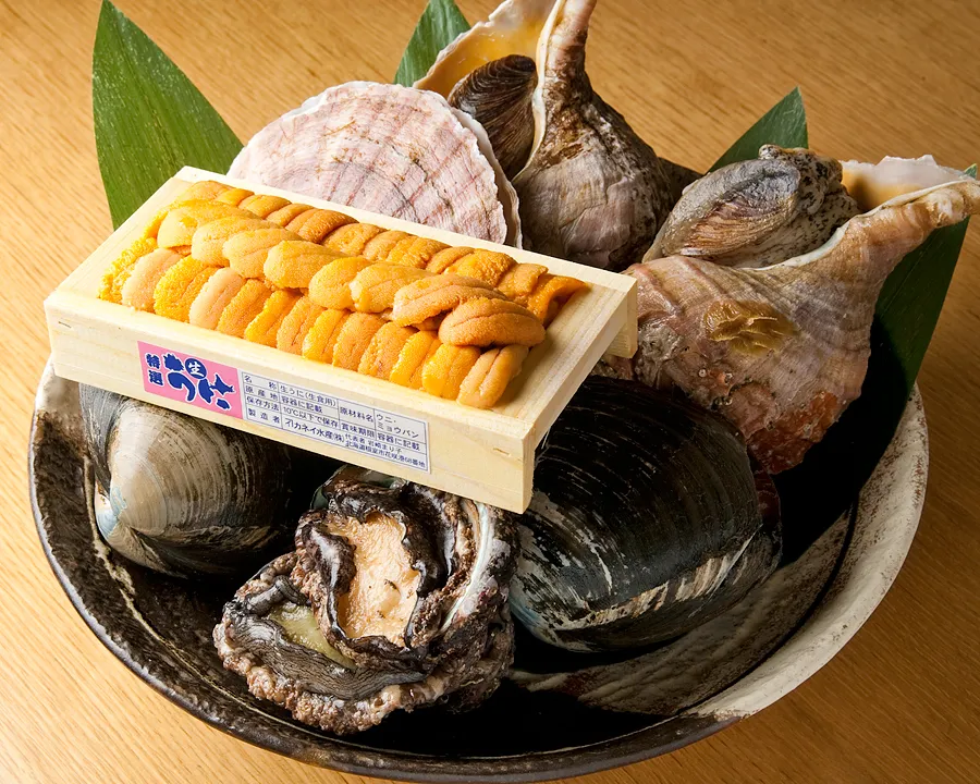 新鮮な貝とウニ